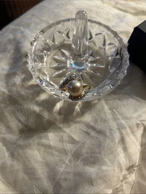 Pearl and Crystal Statement Ring - Gold Tone